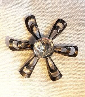 VINTAGE Jewelry Lapel Hat Pin Brooch Clear Glass Center Silver FLOWER
